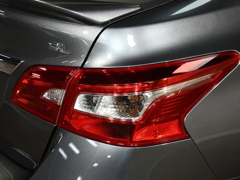 Used 2019 Nissan Sentra SL image 59