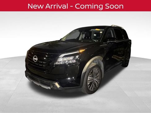 Certified 2025 Nissan Pathfinder Platinum w/ Black Appearance Package FWD image 1