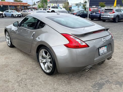 Used 2009 Nissan 370Z Touring w/ Sport Pkg RWD image 4