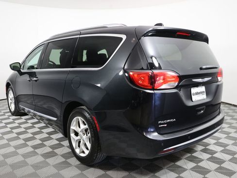 Used 2017 Chrysler Pacifica Touring-L Plus w/ Tire & Wheel Group FWD image 4
