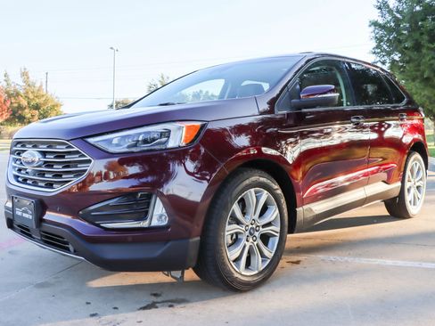 Used 2019 Ford Edge Titanium w/ Equipment Group 301A image 3