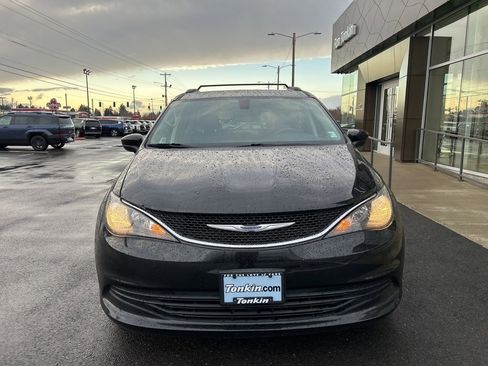 Used 2020 Chrysler Voyager Lxi image 2