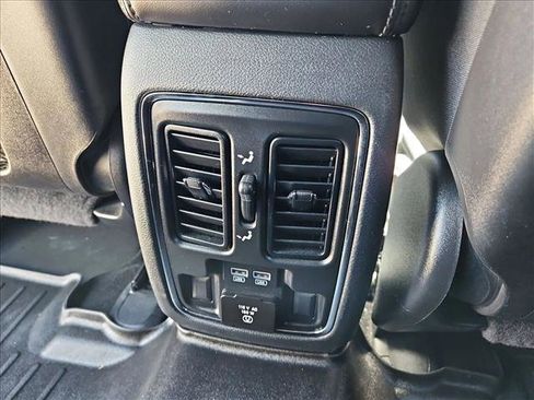 Used 2019 Jeep Grand Cherokee Limited image 17