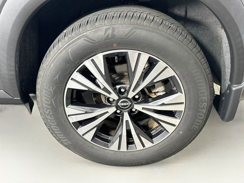 Used 2023 Nissan Rogue SV AWD/4WD image 11
