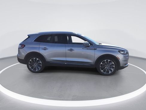 Used 2022 Lincoln Nautilus Reserve image 9