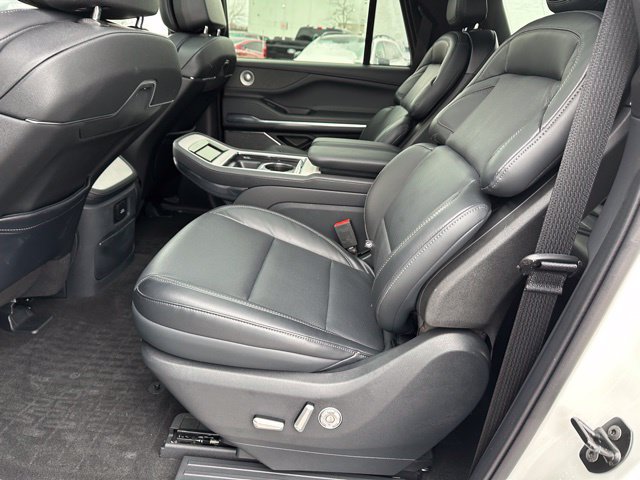 Used 2025 Lincoln Navigator L Reserve w/ Jet Appearance Package AWD/4WD image 17