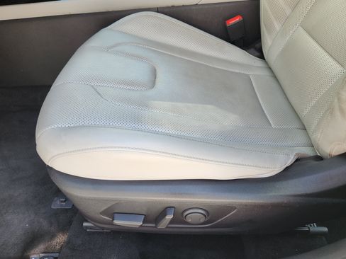 Used 2025 Hyundai Elantra Limited FWD image 26