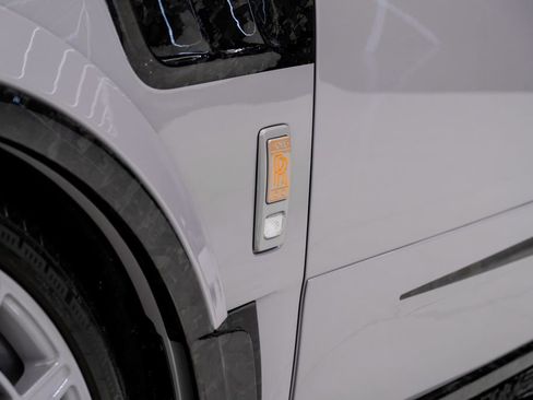 Used 2026 Rolls-Royce Cullinan AWD/4WD image 13