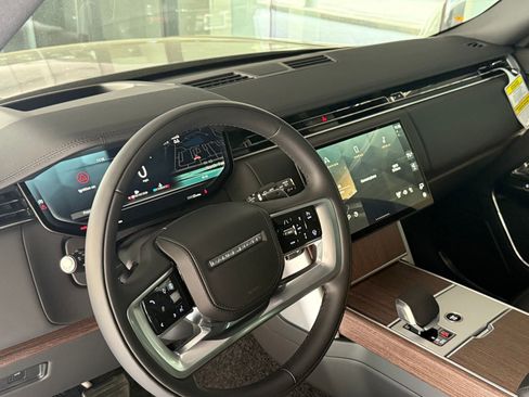 New 2026 Land Rover Range Rover Long Wheelbase SE AWD/4WD image 4