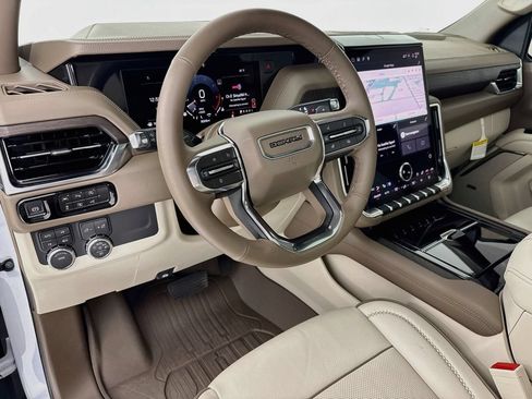 Used 2026 GMC Yukon Denali w/ Sun & Power Step Package AWD/4WD image 4