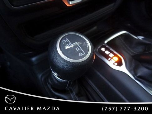 Used 2025 Jeep Wrangler Unlimited Sahara AWD/4WD image 32