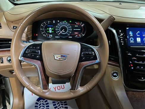 Used 2016 Cadillac Escalade Platinum image 30
