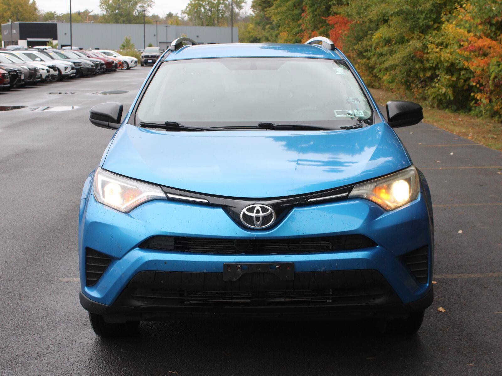 Used 2016 Toyota RAV4 LE AWD/4WD image 2