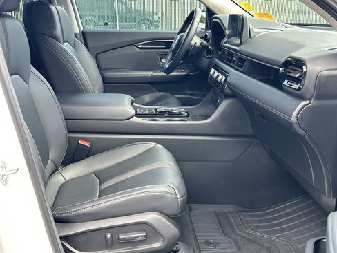 Used 2025 Honda Pilot EX-L image 12