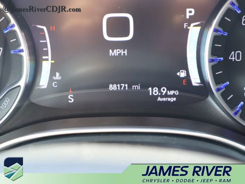 Used 2019 Chrysler Pacifica Touring Plus w/ Advanced Safetytec Group FWD image 28
