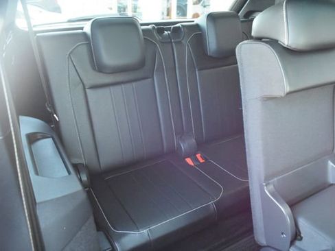 Used 2023 Volkswagen Tiguan SE R-Line image 44