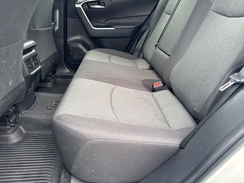 Used 2022 Toyota RAV4 XLE AWD/4WD image 22