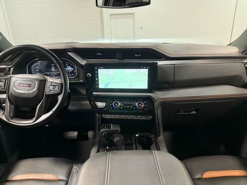 Used 2025 GMC Sierra 1500 AT4 w/ AT4 Preferred Package AWD/4WD image 18