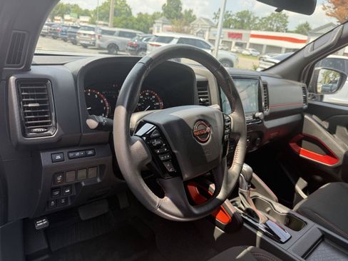 Used 2024 Nissan Frontier PRO-4X w/ Technology Package AWD/4WD image 39