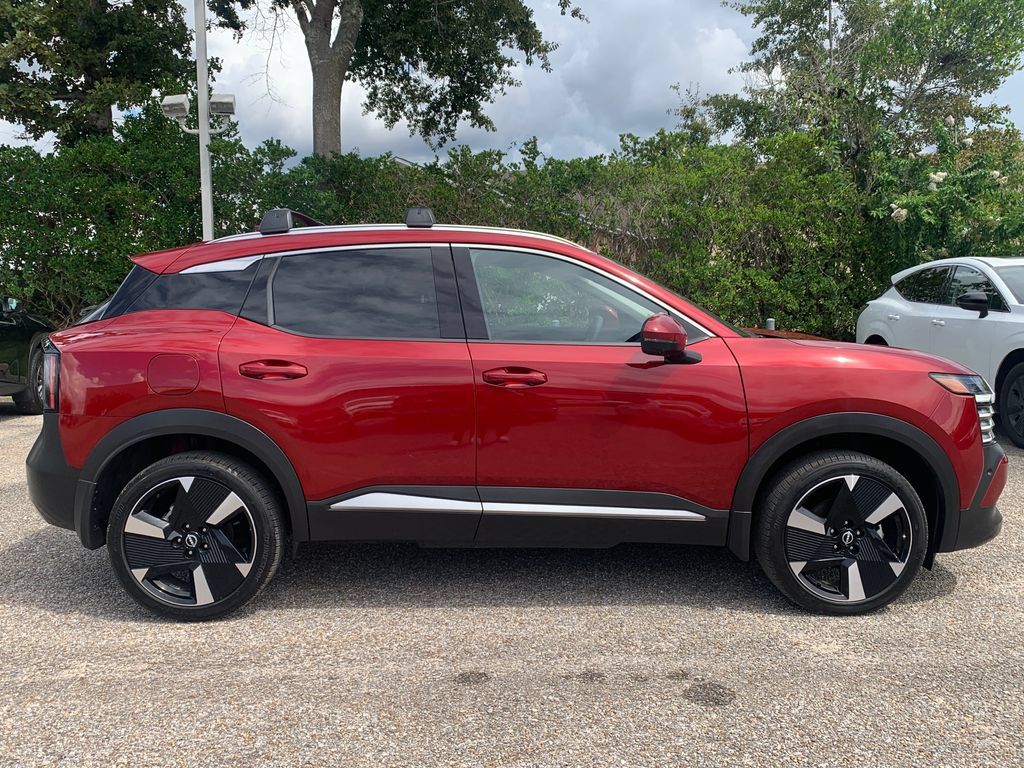 Used 2025 Nissan Kicks SR FWD image 2