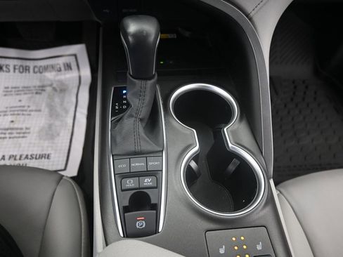 Used 2024 Toyota Camry XLE FWD image 28