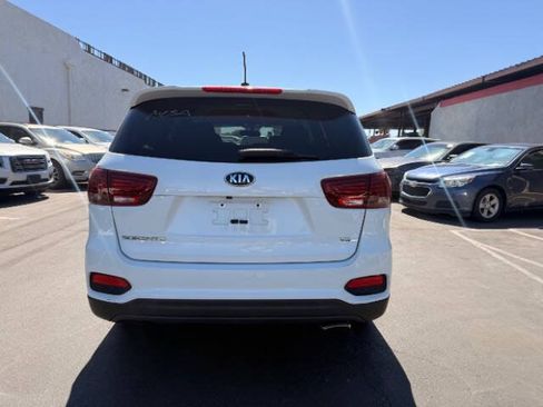 Used 2019 Kia Sorento AWD V6 image 4
