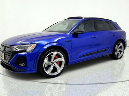Used 2024 Audi Q8 e-tron Premium Plus AWD/4WD image 4