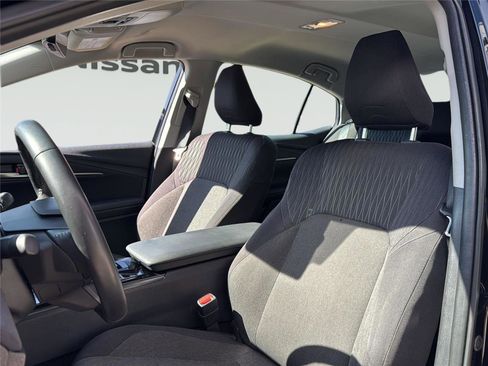 Used 2025 Toyota Camry LE w/ Convenience Package image 14