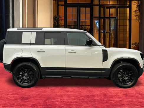 Used 2025 Land Rover Defender 110 S image 9