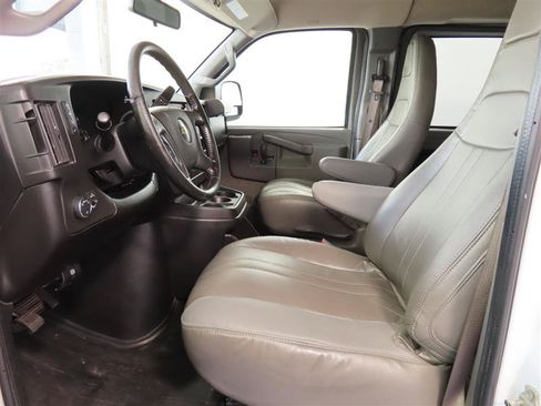 Used 2022 Chevrolet Express 3500 LS RWD image 16