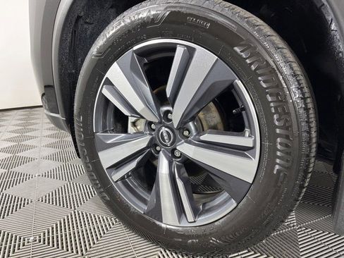 Used 2025 Nissan Rogue SL image 9