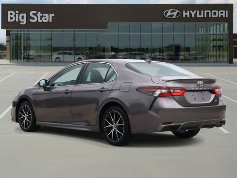Used 2024 Toyota Camry SE FWD image 3