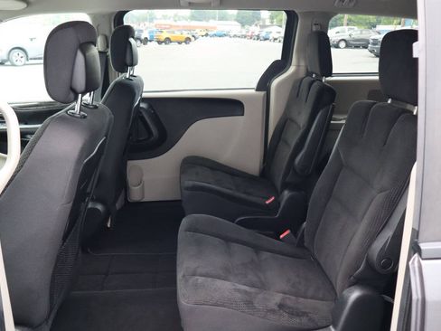 Used 2019 Dodge Grand Caravan SE w/ UConnect Hands-Free Group FWD image 5