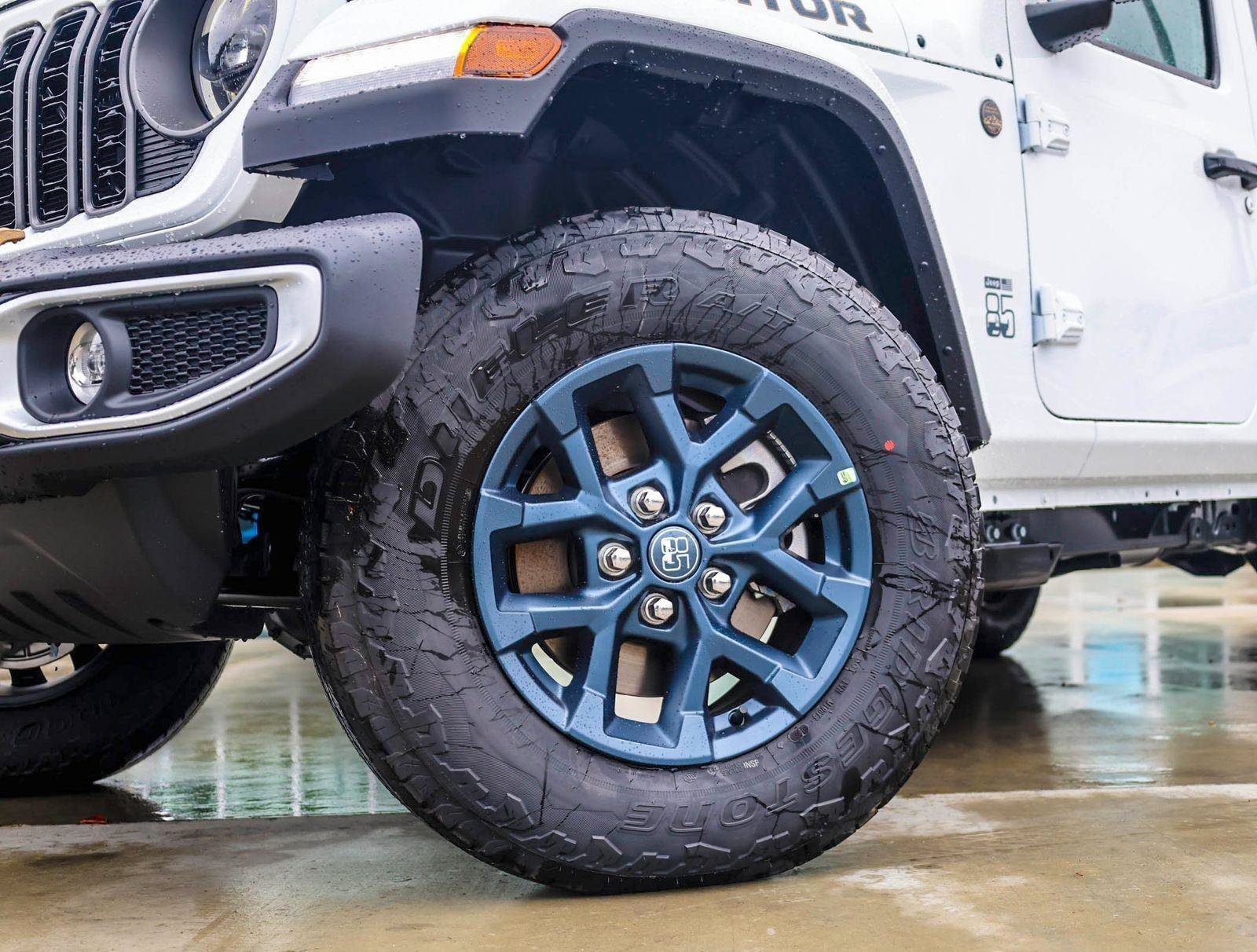 New 2026 Jeep Gladiator Sport AWD/4WD image 2