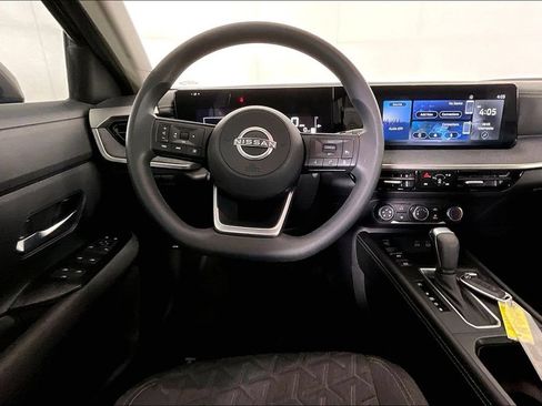 Used 2025 Nissan Kicks SV AWD/4WD image 8