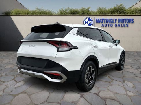 Used 2023 Kia Sportage LX image 3