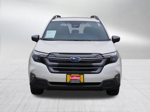 Used 2025 Subaru Forester Premium AWD/4WD image 2