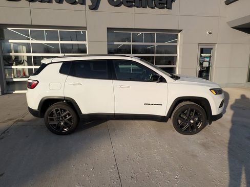 New 2026 Jeep Compass Latitude image 5