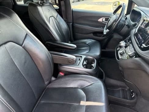 Used 2021 Chrysler Pacifica Touring-L w/ S Appearance Package AWD/4WD image 24