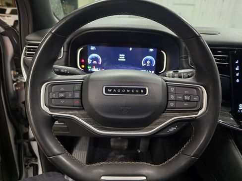 Used 2022 Jeep Wagoneer Series II AWD/4WD image 19