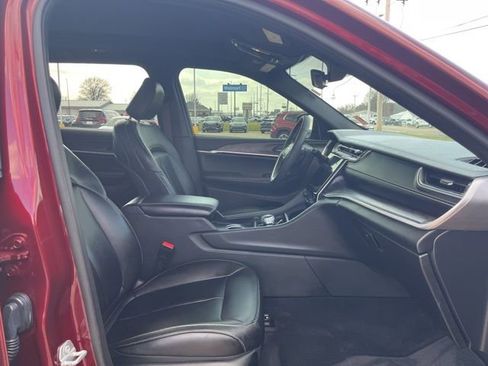 Used 2025 Jeep Grand Cherokee L Limited w/ Black Appearance Package image 18