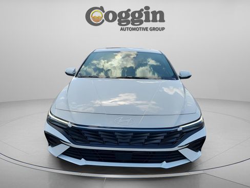 New 2026 Hyundai Elantra Limited FWD image 8