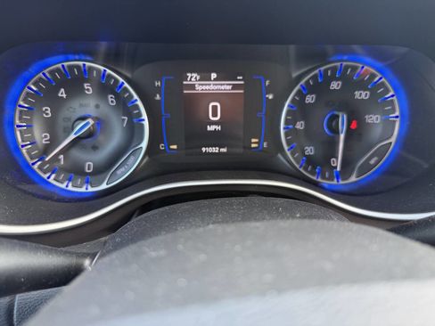 Used 2018 Chrysler Pacifica Touring Plus FWD image 9
