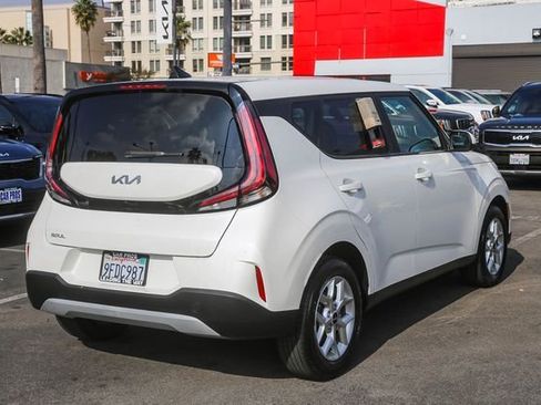 Used 2023 Kia Soul LX w/ LX Technology Package image 12