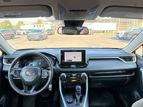 Used 2024 Toyota RAV4 LE AWD/4WD image 14