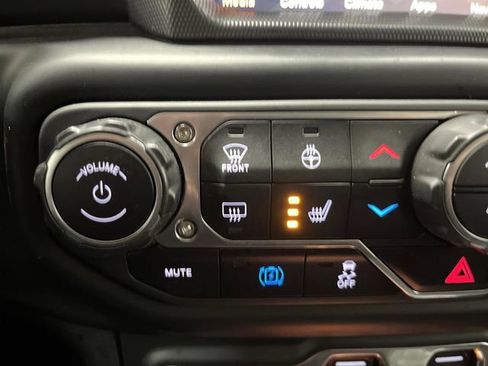 Used 2023 Jeep Wrangler Unlimited Sahara w/ Cold Weather Group image 7