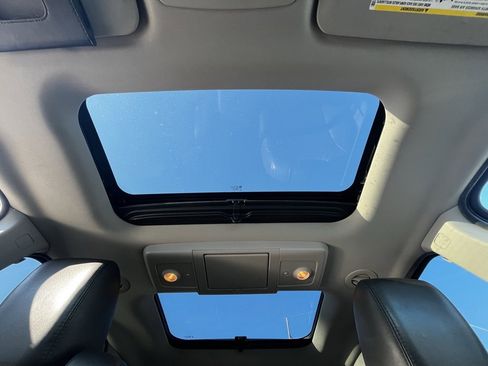 Used 2011 GMC Acadia SLT w/ Technology Package image 42