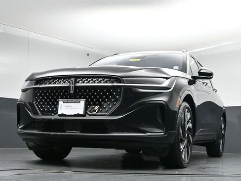 Certified 2025 Lincoln Nautilus Reserve AWD/4WD image 42