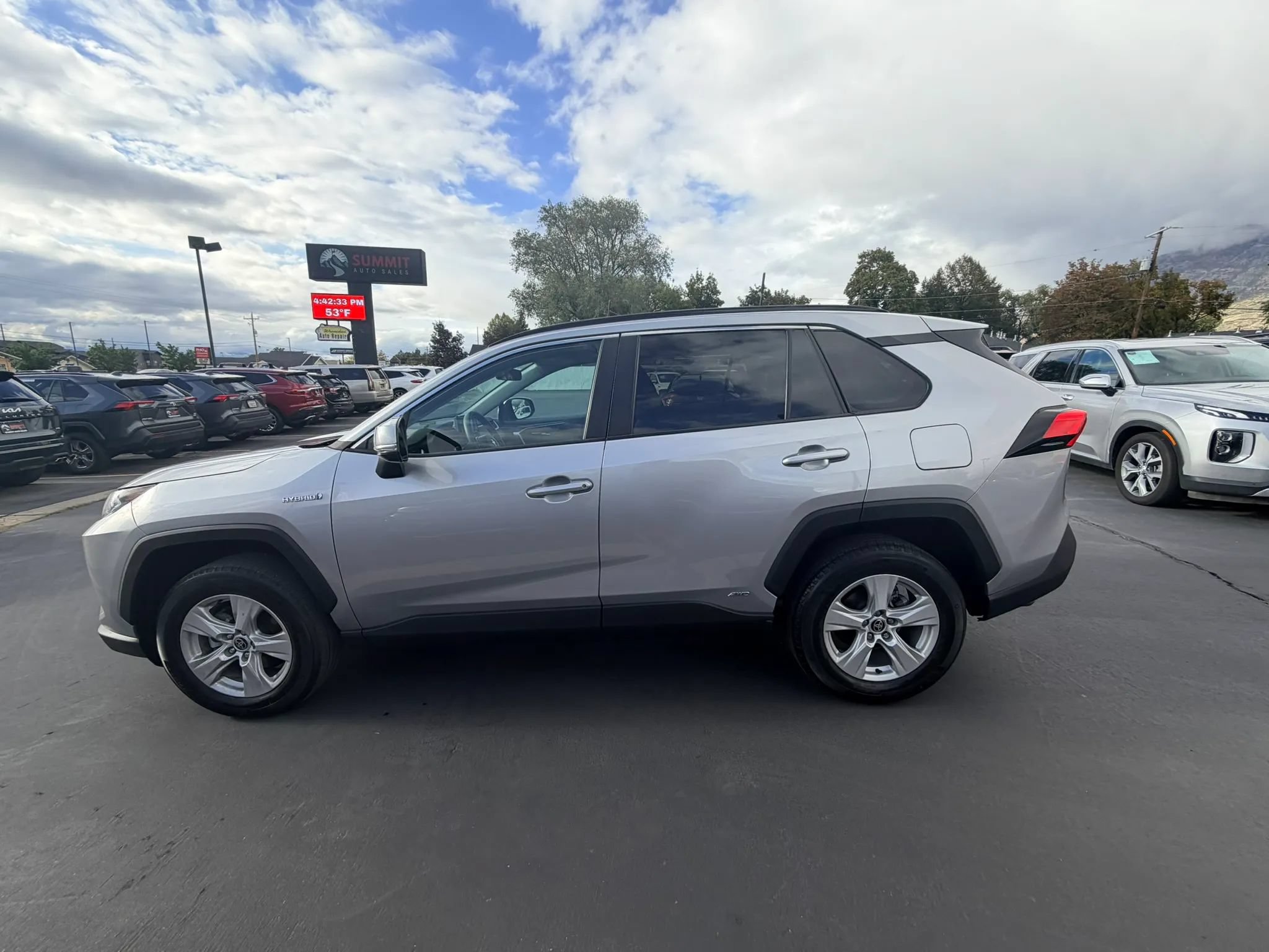 Used 2021 Toyota RAV4 XLE w/ XLE Grade Weather Package AWD/4WD image 6