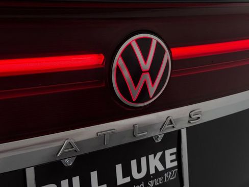 Used 2025 Volkswagen Atlas Cross Sport SE AWD/4WD image 34